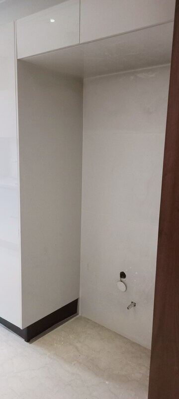 Room in 4 BHK Builder Floor at DLF City Phase IV, Dlf Phase iv – for Rent