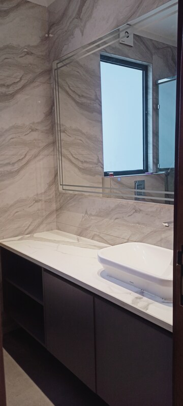 Bathroom in 4 BHK Builder Floor at DLF City Phase IV, Dlf Phase iv – for Rent