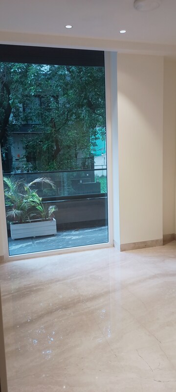 Balcony in 3.5 BHK Builder Floor at DLF City Phase IV, Dlf Phase iv – for Rent