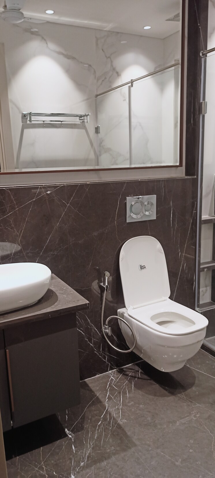 Bathroom, dlf-city-phase-iv 3.5 Bedroom 2700 Sq.Ft. Builder Floor In Dlf Phase iv Gurgaon 9133057