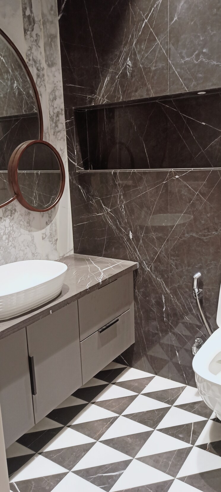 Bathroom, dlf-city-phase-iv 3.5 Bedroom 2700 Sq.Ft. Builder Floor In Dlf Phase iv Gurgaon 9133057