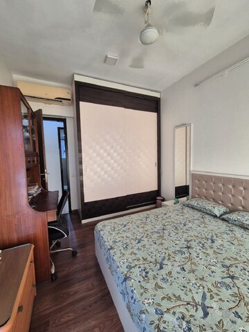 Bedroom in 3 BHK Apartment at Santacruz West – for Rent