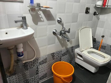 Bathroom in 2 BHK Apartment at Shah Complex 3, Sanpada – for Rent