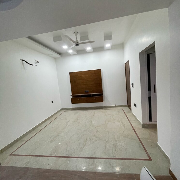 Bedroom, sector 21a 5 Bedroom 500 Sq.Yd. Builder Floor In Sector 21a Faridabad 9133106