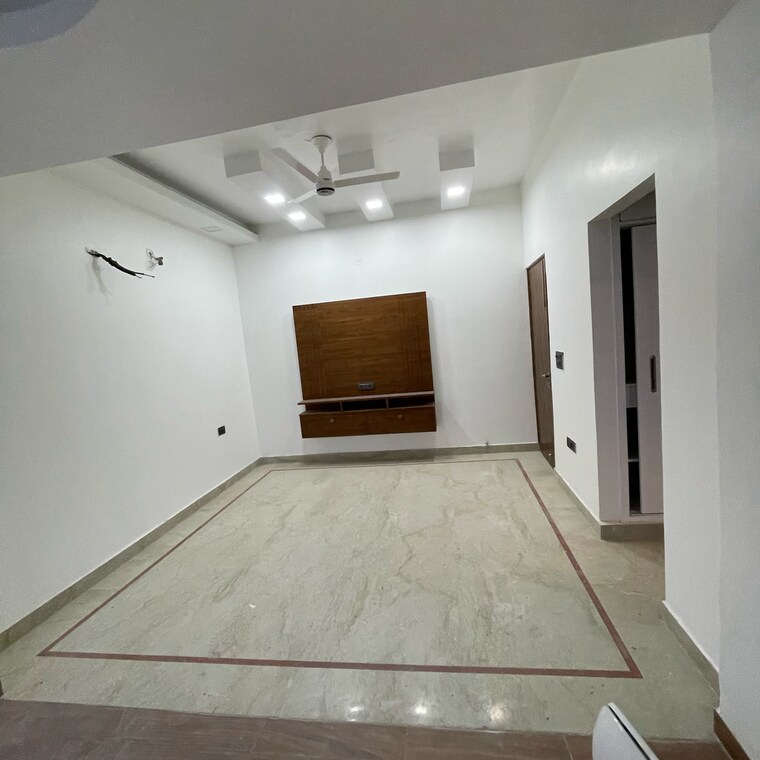 Bedroom, sector 21a 5 Bedroom 500 Sq.Yd. Builder Floor In Sector 21a Faridabad 9133106