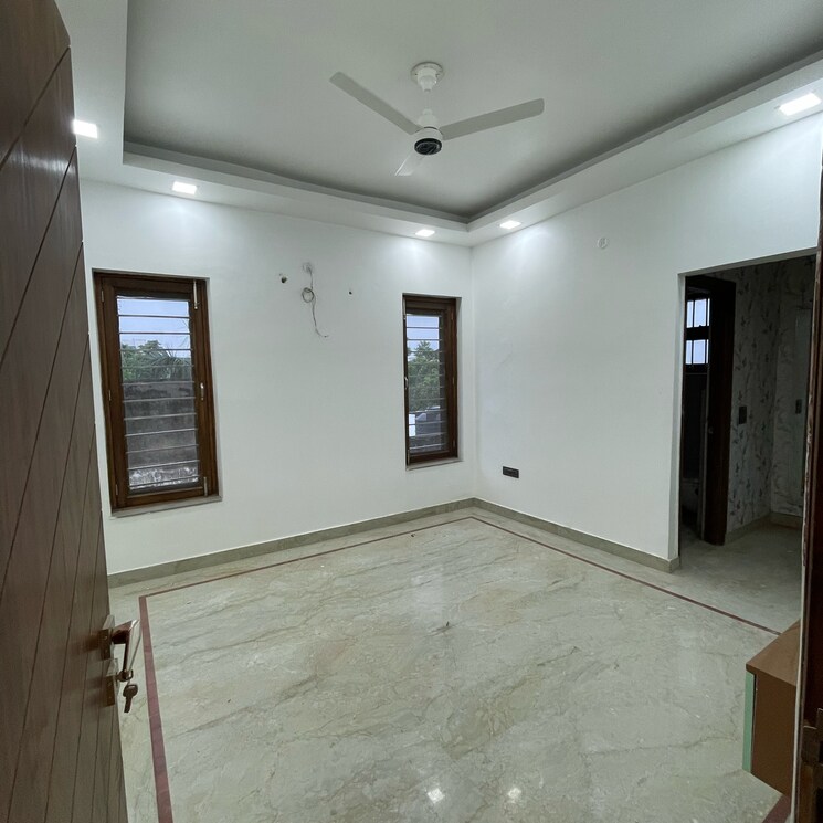 Room, sector 21a 5 Bedroom 500 Sq.Yd. Builder Floor In Sector 21a Faridabad 9133106