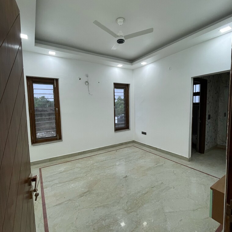 Room, sector 21a 5 Bedroom 500 Sq.Yd. Builder Floor In Sector 21a Faridabad 9133106