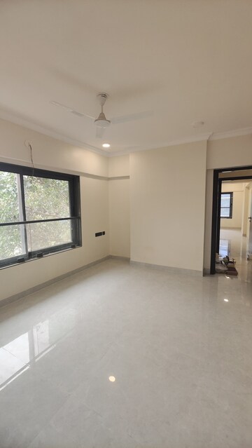 Room in 2 BHK Apartment at Orchid Apartment Santacruz West, Santacruz West – for Rent
