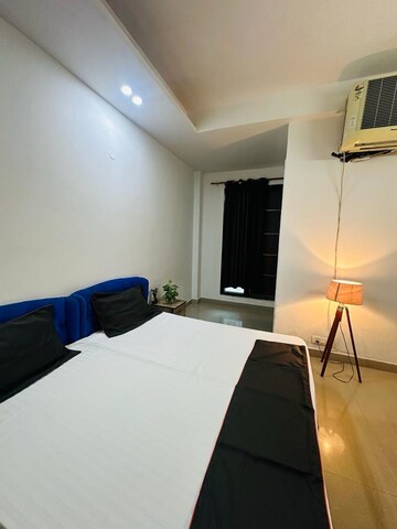 Team Area in 3 BHK Builder Floor at Ameya One, Sector 42 – for Rent