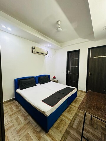 Team Area in 3 BHK Builder Floor at Ameya One, Sector 42 – for Rent