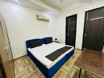 Bedroom in 3 BHK Builder Floor at Ameya One, Sector 42 – for Rent