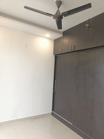 Room in 2 BHK Apartment at Signature Global Prime, Sector 63a – for Rent