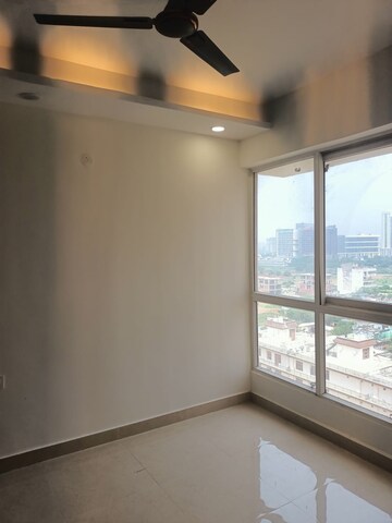 Room in 2 BHK Apartment at Signature Global Prime, Sector 63a – for Rent