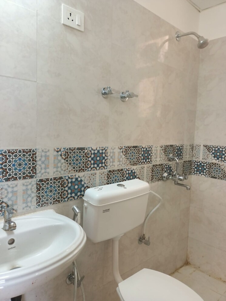 Bathroom, signature-global-prime 2 Bedroom 573 Sq.Ft. Apartment In Sector 63a Gurgaon 9133148