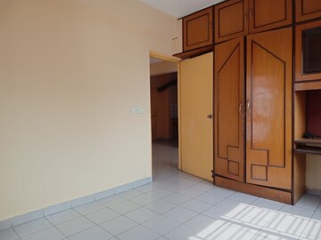 Room in 3 BHK Apartment at Genexx Valley, Diamond Harbour Road – for Rent