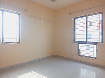 Room in 3 BHK Apartment at Genexx Valley, Diamond Harbour Road – for Rent