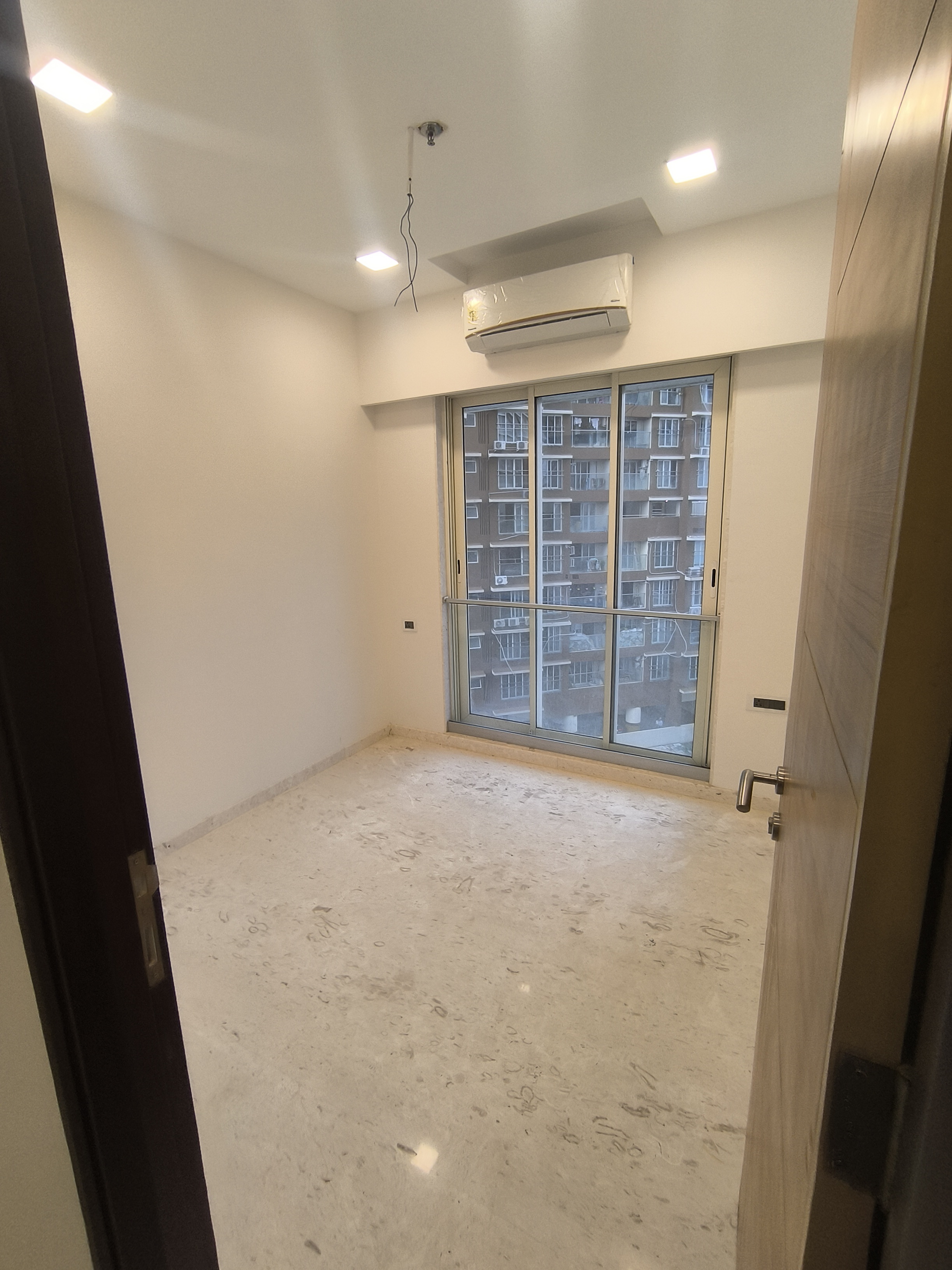 2.5 BHK + Extra Room Apartment For Rent in Ekta Tripolis