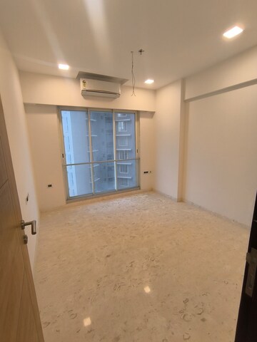 Room in 2.5 BHK Apartment at Ekta Tripolis, Goregaon West – for Rent