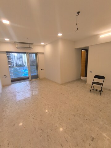 Room in 2.5 BHK Apartment at Ekta Tripolis, Goregaon West – for Rent