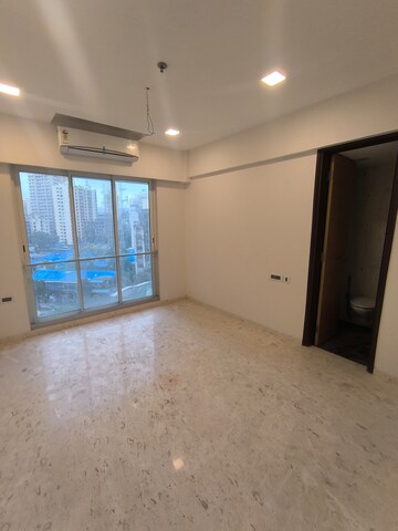 Room in 2.5 BHK Apartment at Ekta Tripolis, Goregaon West – for Rent