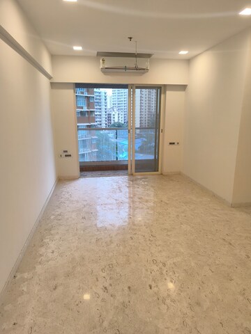 Room in 2.5 BHK Apartment at Ekta Tripolis, Goregaon West – for Rent