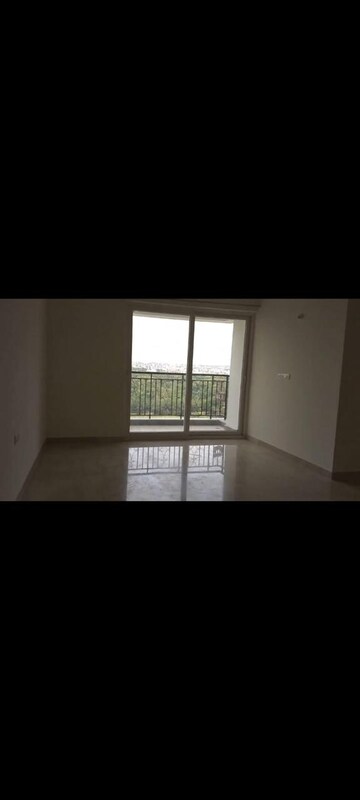 Room in 2.5 BHK Apartment at Prestige Misty Waters, Hebbal – for Rent
