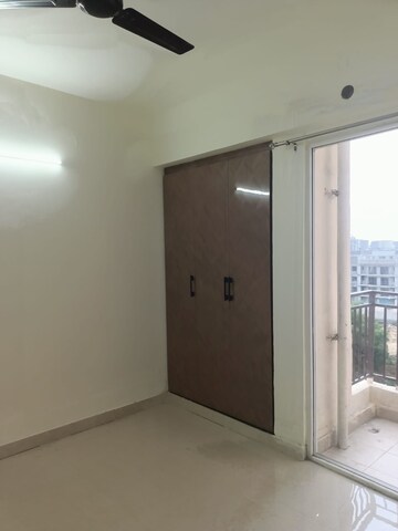 Room in 2 BHK Apartment at Signature Global Prime, Sector 63a – for Rent