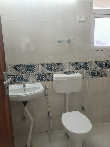 Team Area in 2 BHK Apartment at Signature Global Prime, Sector 63a – for Rent