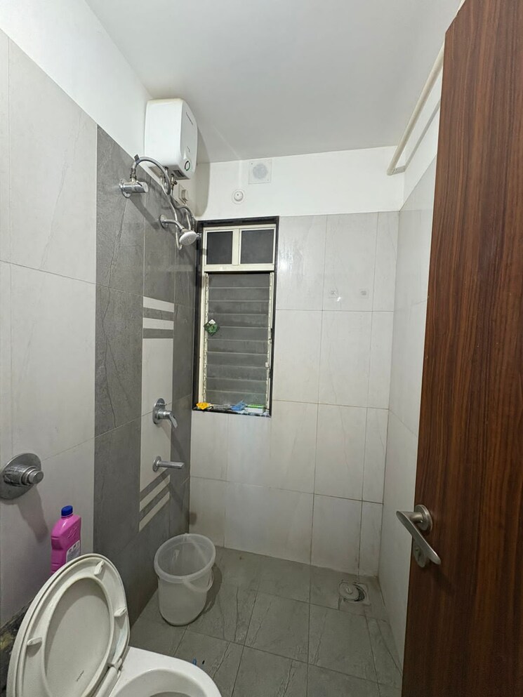 Bathroom, vilas-javdekar-yashwin-encore 2 Bedroom 750 Sq.Ft. Apartment In Wakad Pune 9133215
