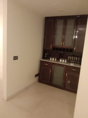 Furnished Amenities in 4 BHK Apartment at DLF The Crest, Sector 54 – for Rent