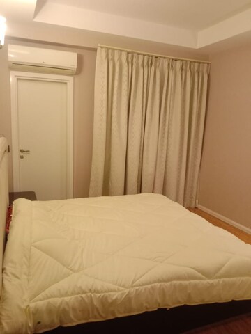Bedroom in 4 BHK Apartment at DLF The Crest, Sector 54 – for Rent