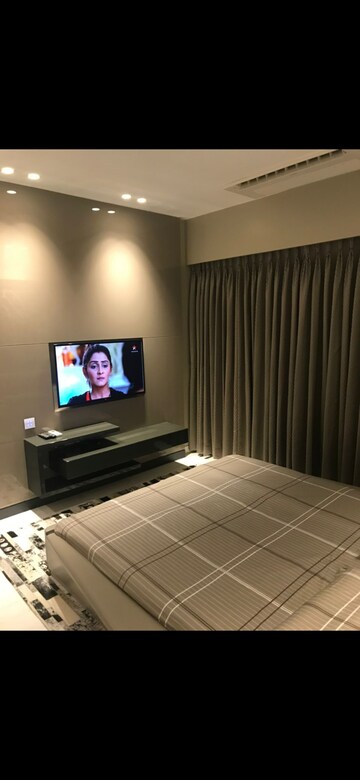 Bedroom in 3.5 BHK Apartment at Imperial Heights Goregaon West, Goregaon West – for Rent