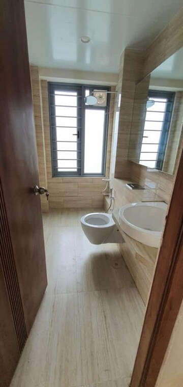 Attached Bathroom in 2 BHK Apartment at Imperial Heights Goregaon West, Goregaon West – for Rent