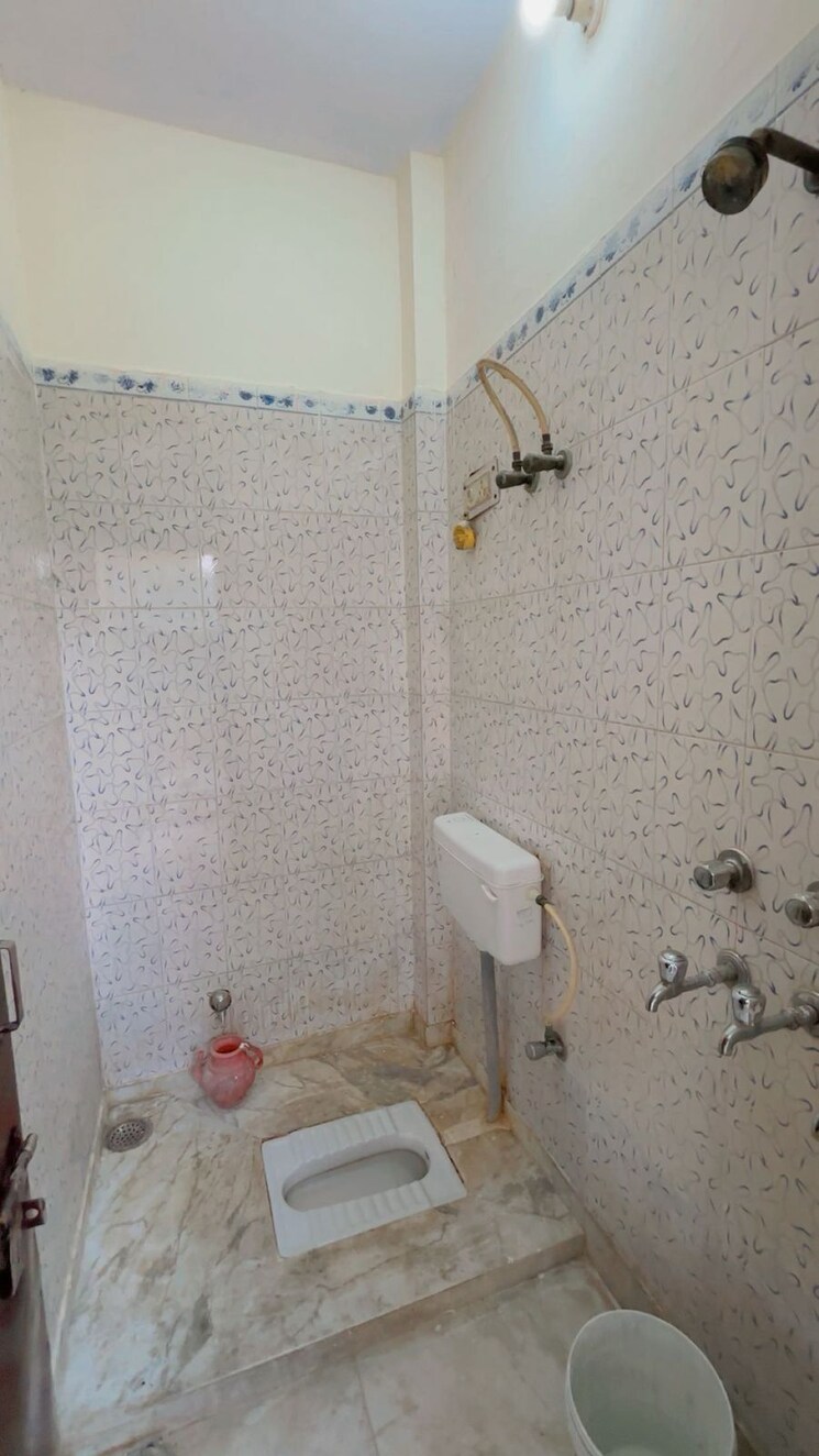Bathroom, migsun-twiinz 2 Bedroom 845 Sq.Ft. Apartment In Eta Ii Greater Noida Greater Noida 9133311