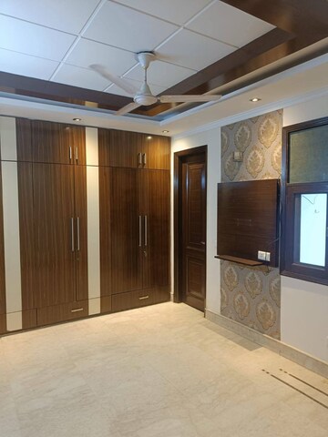 Room in 3 BHK Builder Floor at Kalkaji – for Rent