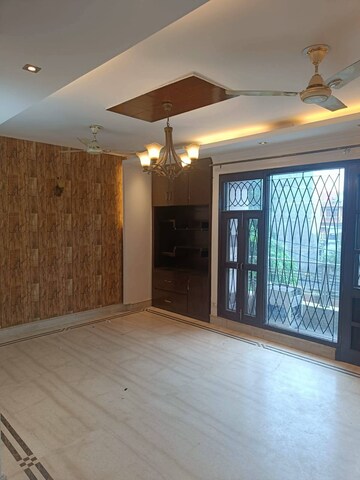 Room in 3 BHK Builder Floor at Kalkaji – for Rent