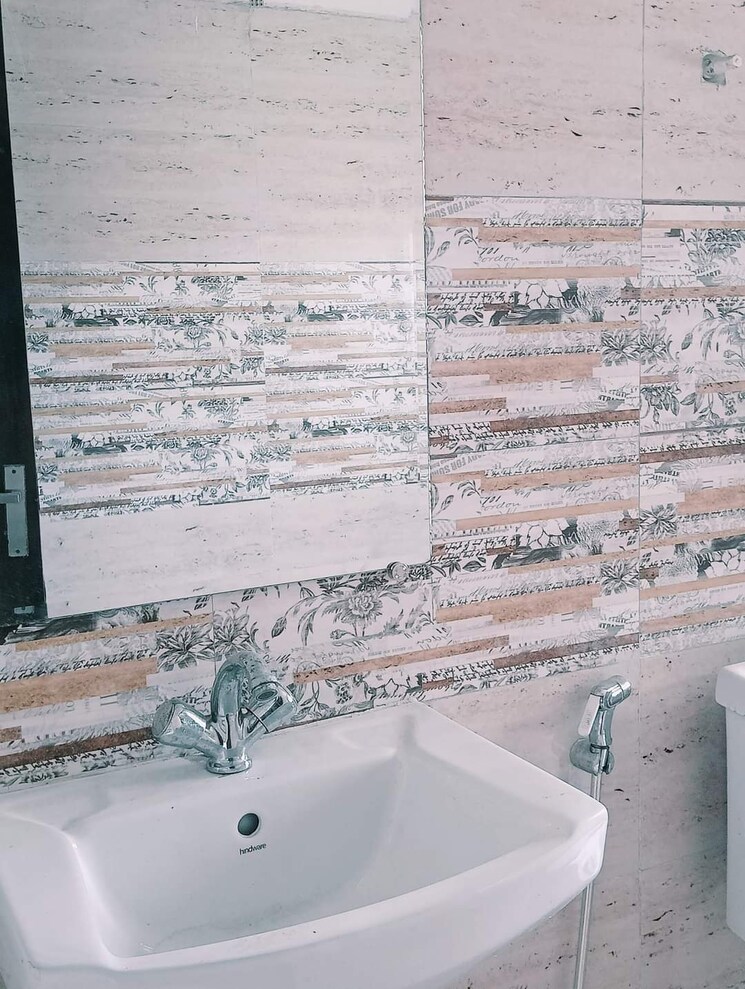 Bathroom, amrapali-golf-homes 2 Bedroom 1100 Sq.Ft. Apartment In Sector 4 Greater Noida Greater Noida 9133442