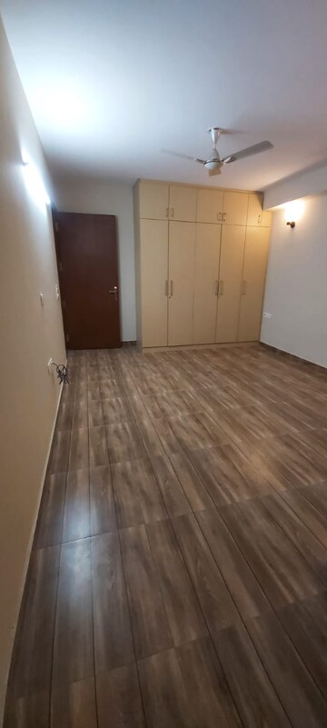 Room in 3 BHK Builder Floor at Sector 31 – for Rent
