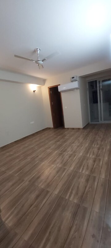 Room in 3 BHK Builder Floor at Sector 31 – for Rent