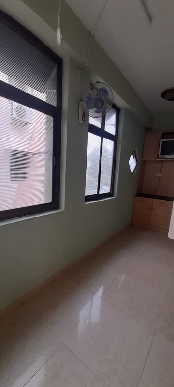 Room in 3 BHK Builder Floor at Sri Nagar Colony – for Rent