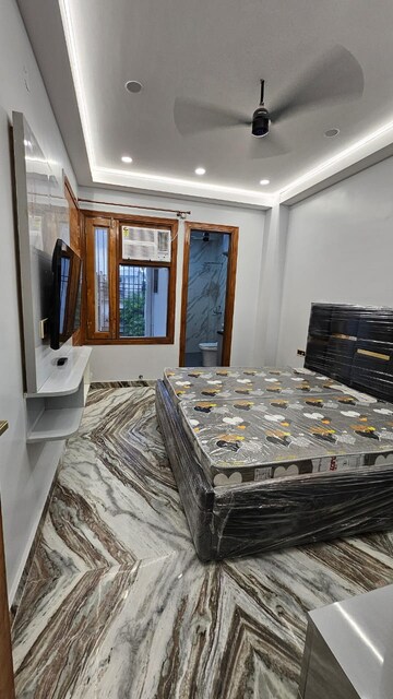 Bedroom in 2 BHK Builder Floor at Sector 40 – for Rent