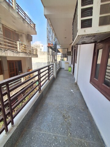 Balcony in 2 BHK Builder Floor at Sector 52 – for Rent