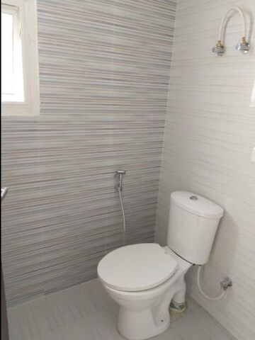 Master Bedroom in 3 BHK Apartment at Omaxe R2, Gomti Nagar – for Rent