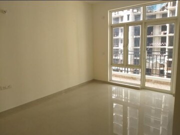 Room in 3 BHK Apartment at Omaxe R2, Gomti Nagar – for Rent