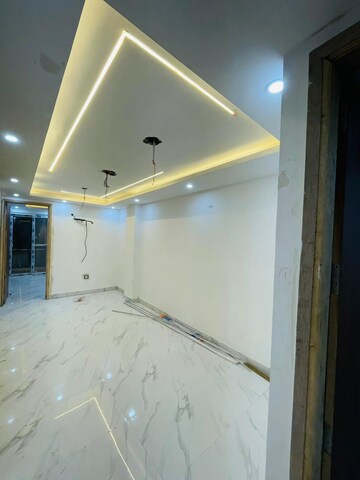 Room in 3 BHK Independent House at Chattarpur – for Sale