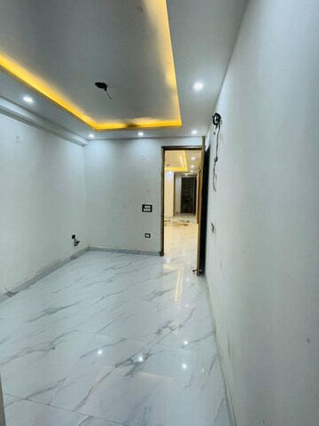Room in 3 BHK Independent House at Chattarpur – for Sale