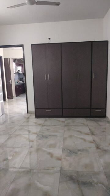 Room in 2 BHK Builder Floor at Sector 52 – for Rent