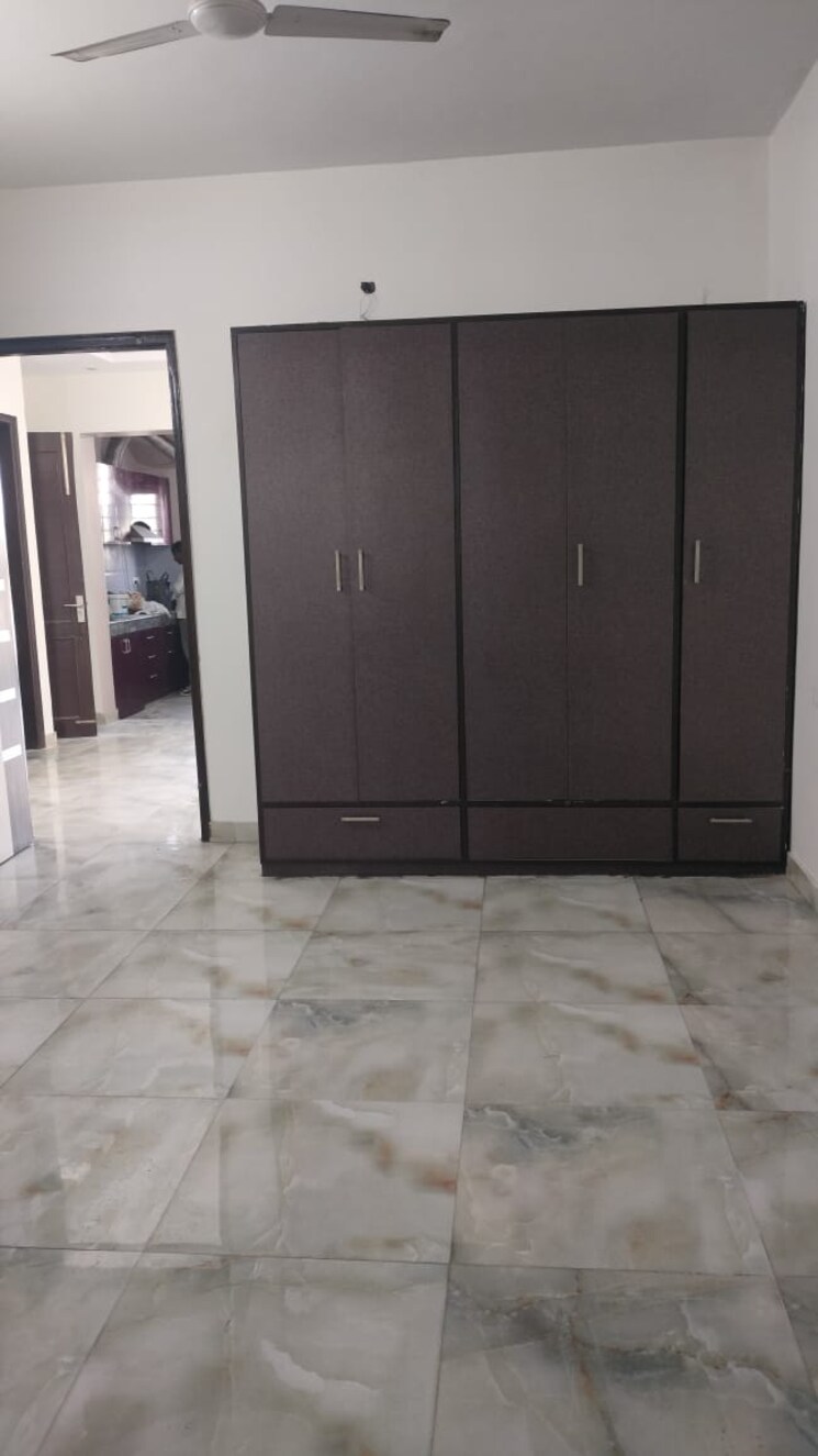 Room, sector 52 2 Bedroom 1369 Sq.Ft. Builder Floor In Sector 52 Gurgaon 9133590
