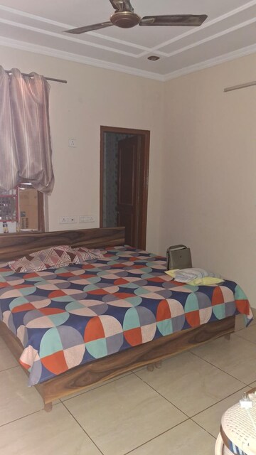 Bedroom in 2 BHK Builder Floor at Sector 52 – for Rent