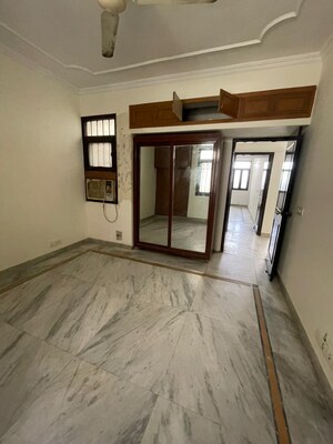 Room in 3.5 BHK Apartment at Sector 50 – for Sale